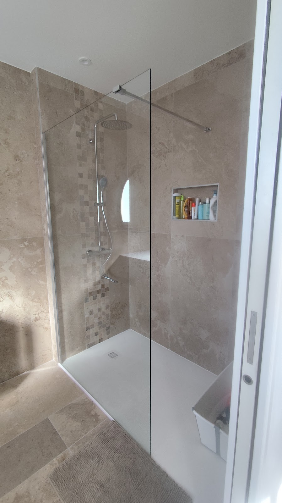Douche italienne avec niche et mosaïque — Arnaud Keim carreleur